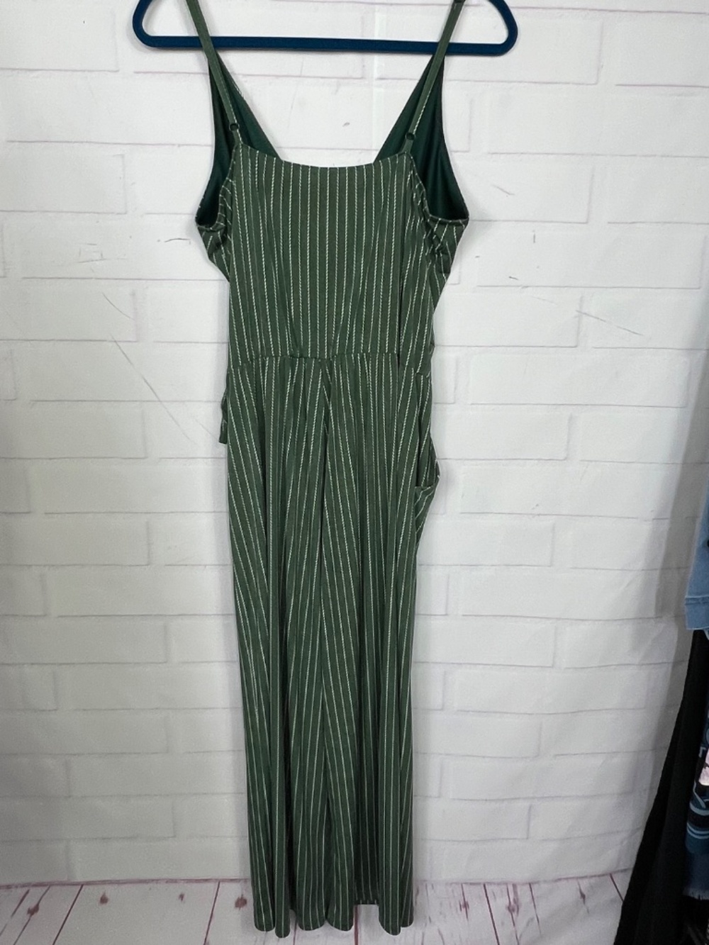 Like New |•KAILEIGH•| Green Striped Wide Leg Jumpsuit Tie Waist Crisscross Top - Picture 4 of 11